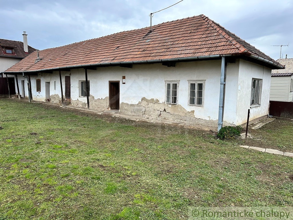Starší vidiecky domček v malebnej obci Podhájska
