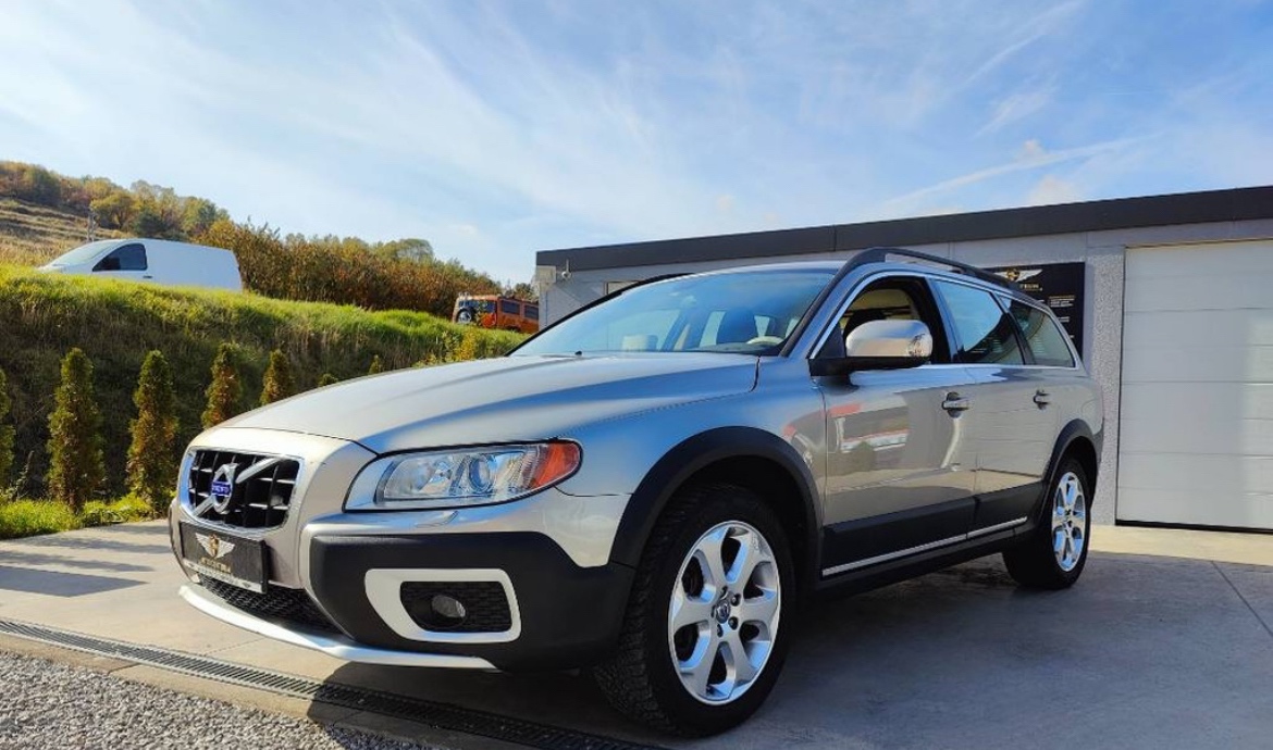 KÚPIM VOLVO XC70