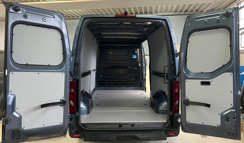 vnútorné obloženia náklad.priestoru L 3 H 2 RENAULT MASTER