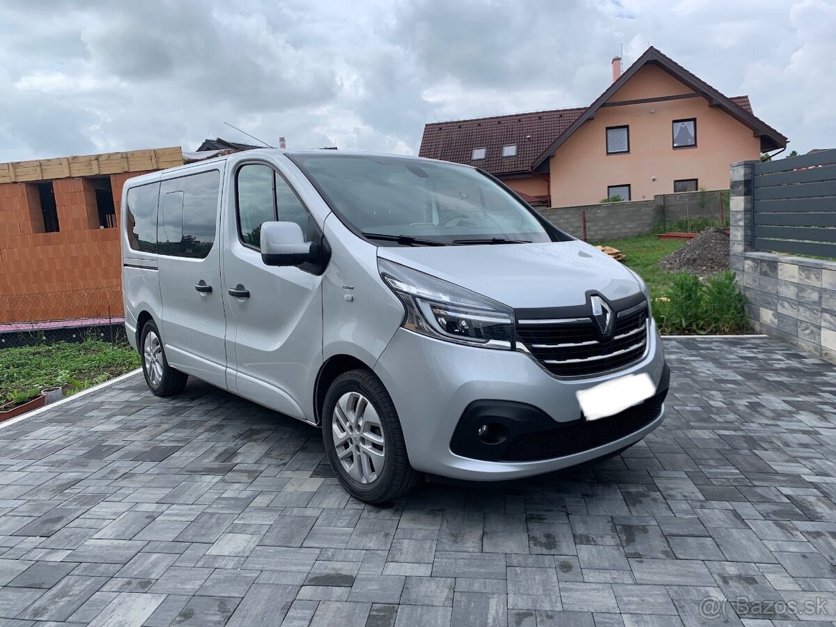 Prenajom auta Renault Trafic 8 miestne auto
