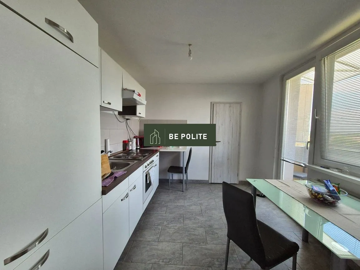 Zrekonštruovaný 2-izbový byt, 65 m2, veľký balkón, širšie ce
