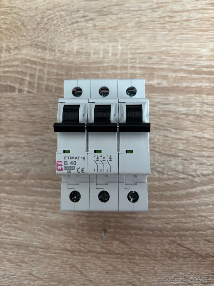 Istič 3-pólový 400V 50/60Hz 10kA