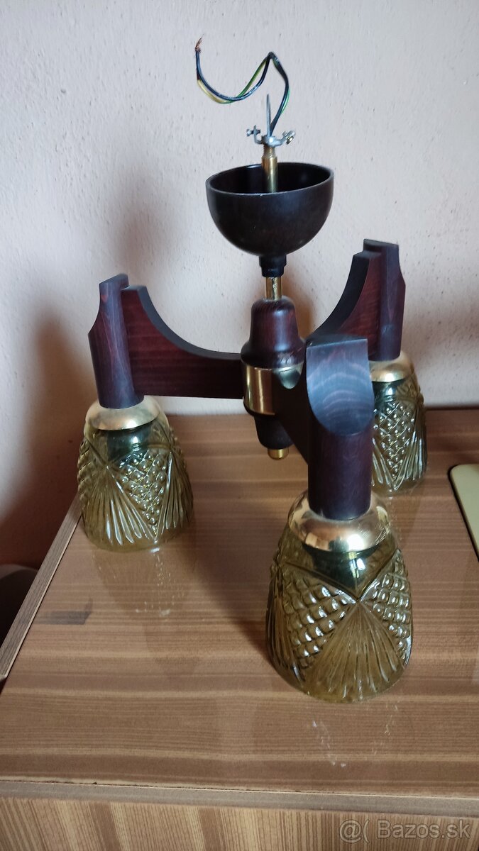 Lampy, lustre,novšie stolové , stropné , neonky