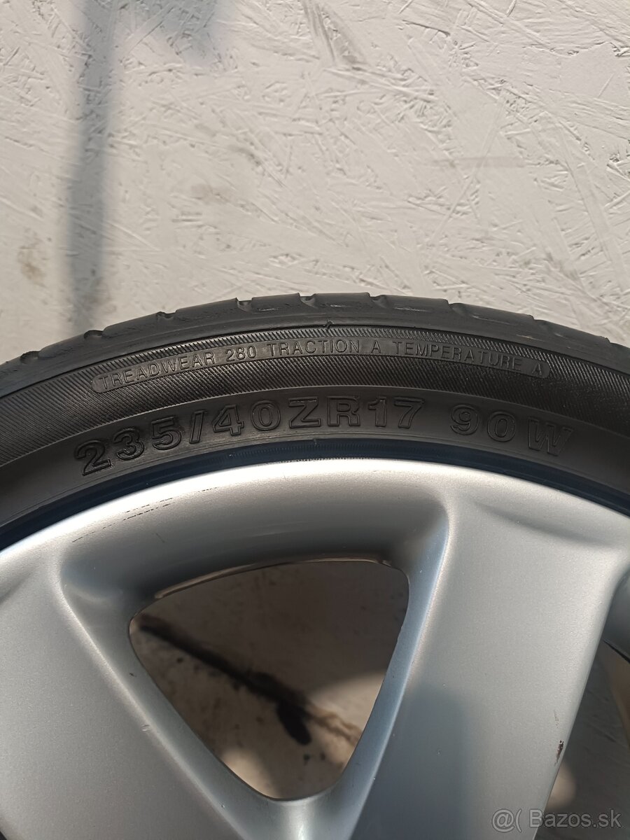 235/40 17