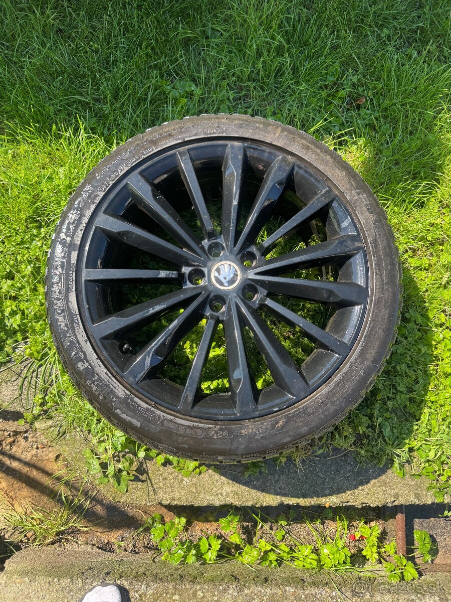 Škoda Elektrony 235/40 R19