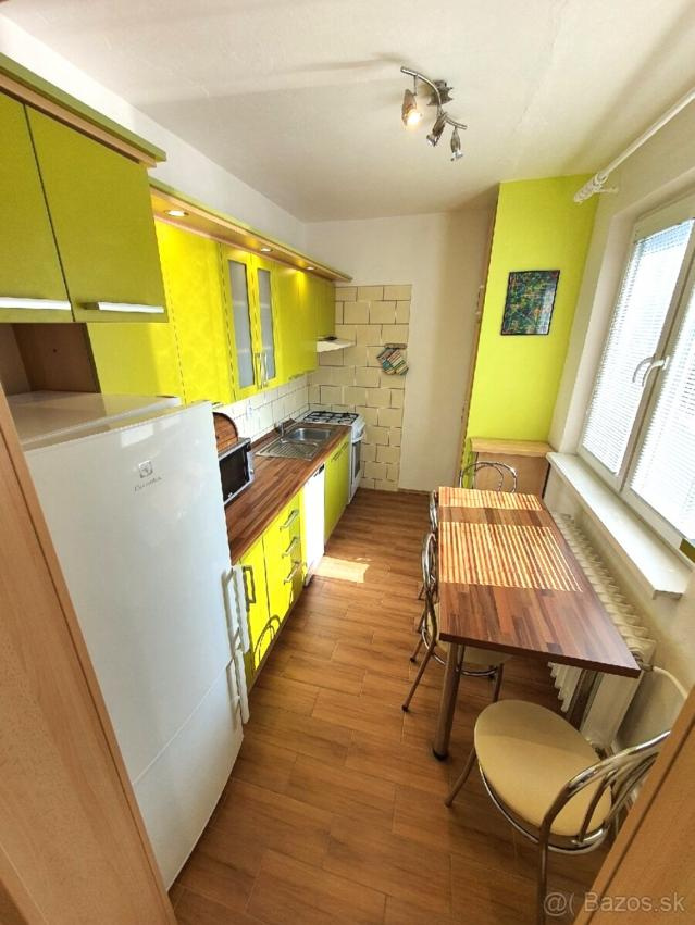 PREDAJ 3 - IZBOVÝ BYT HLINY 7 S BALKÓNOM