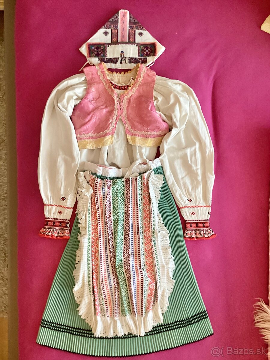 Kroj Závadka nad Hronom.