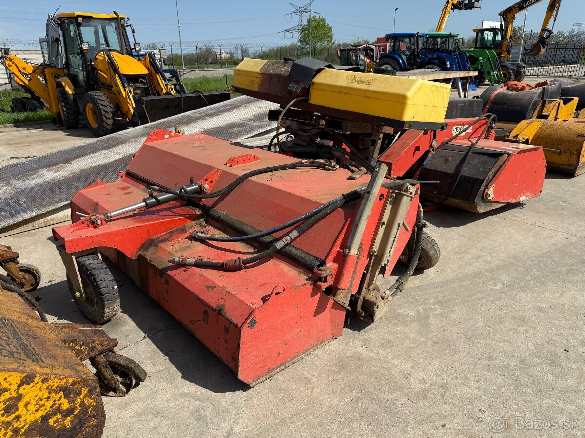 Zametacia kefa na traktor bager