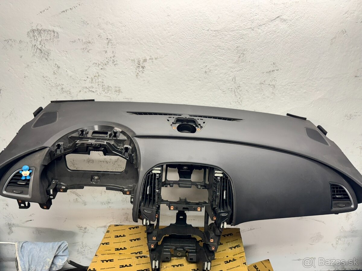 Palubovka Opel Astra J + Airbagy