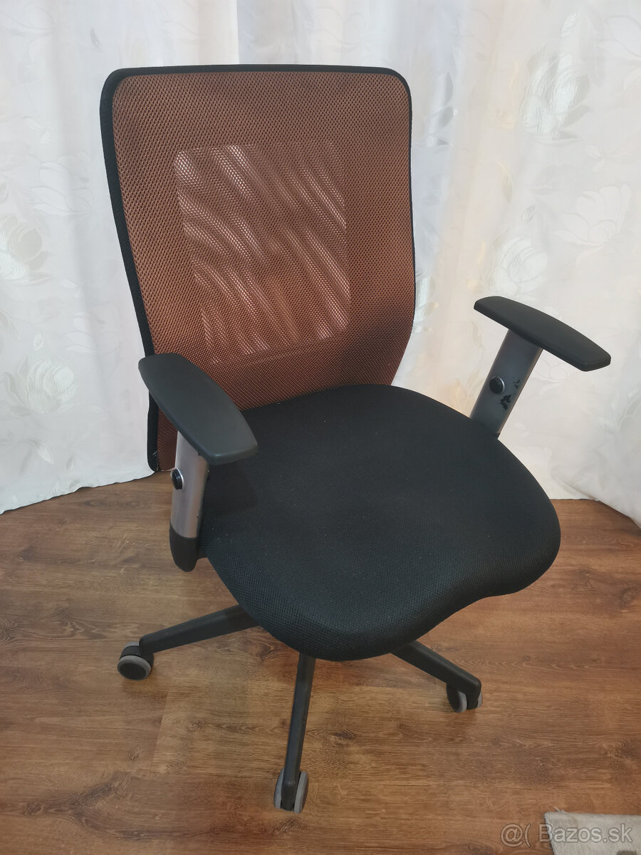 Kancelárske stoličky