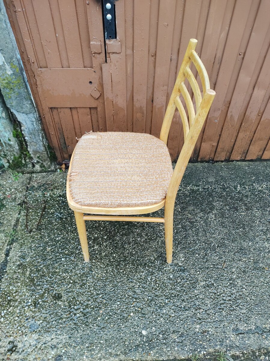 -27- Stoličky