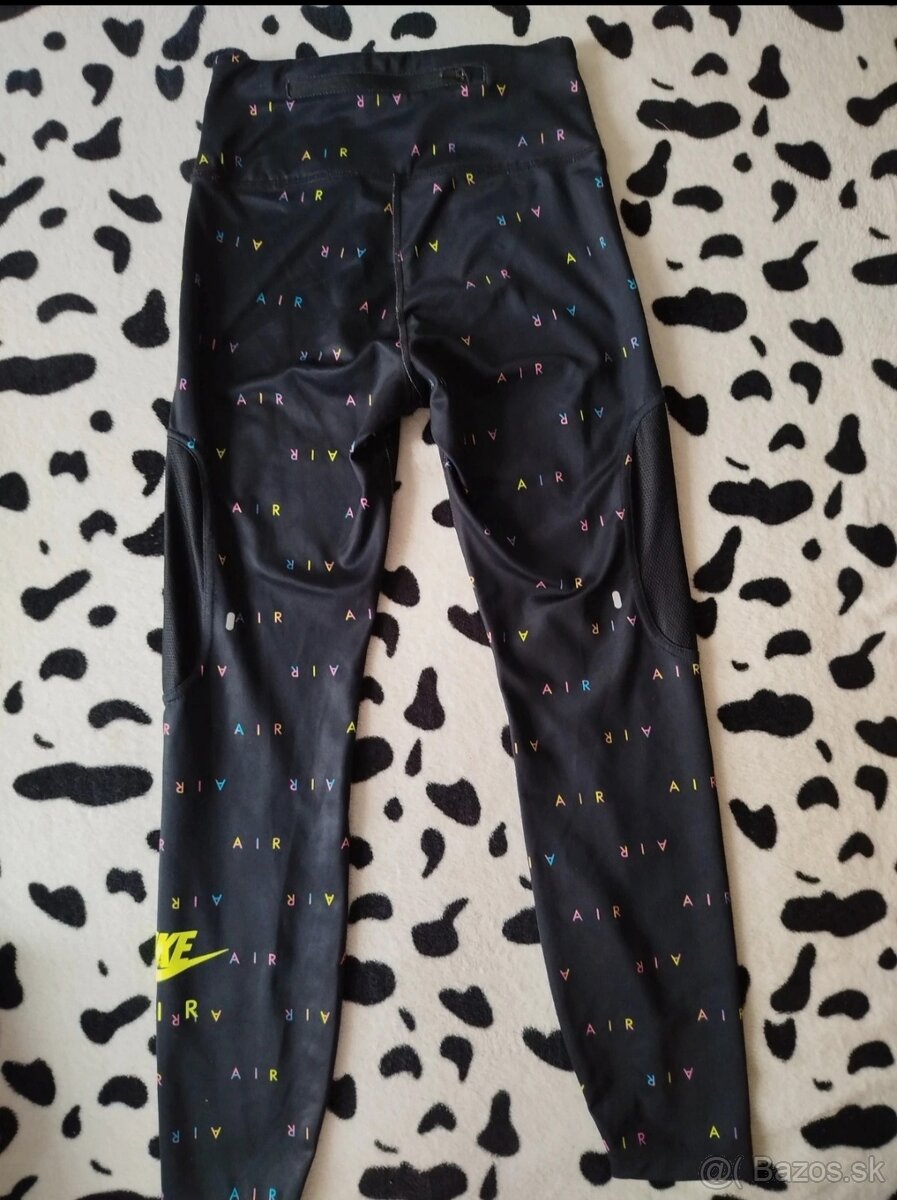 AIR Nike čierne legíny s farebným nápisom