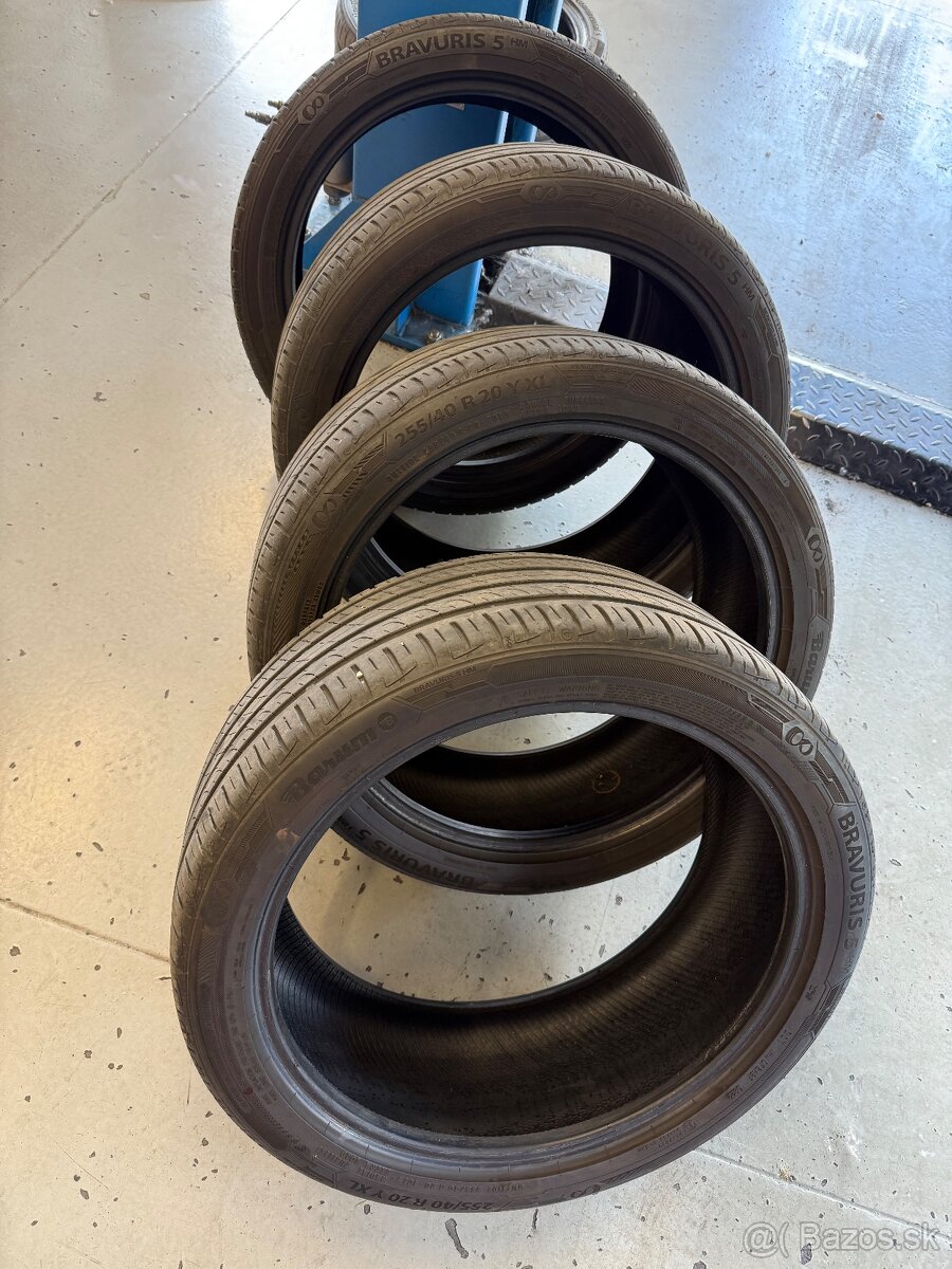 Barum Bravuris 255/40/20