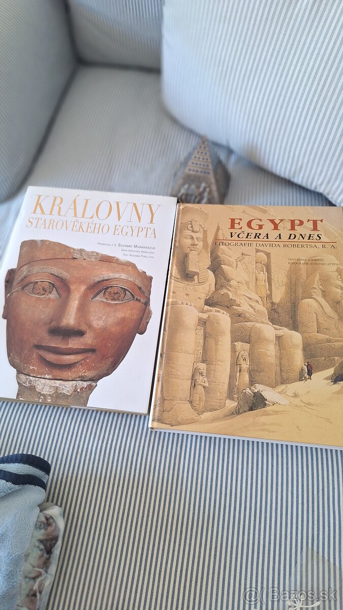 Knihy o Egypte a pyramída