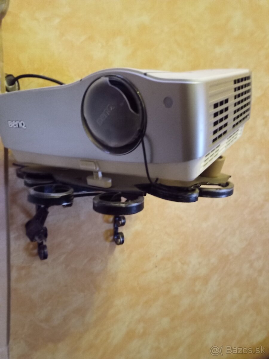 Predám projektor