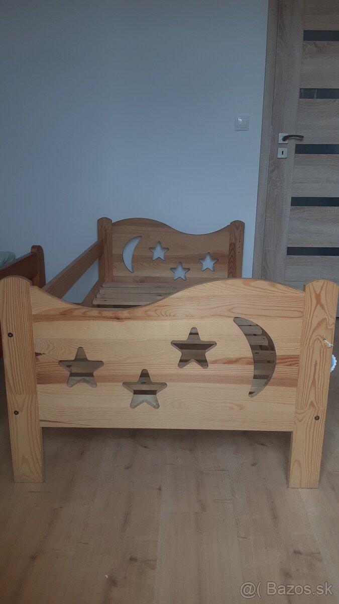 Detská drevená posteľ