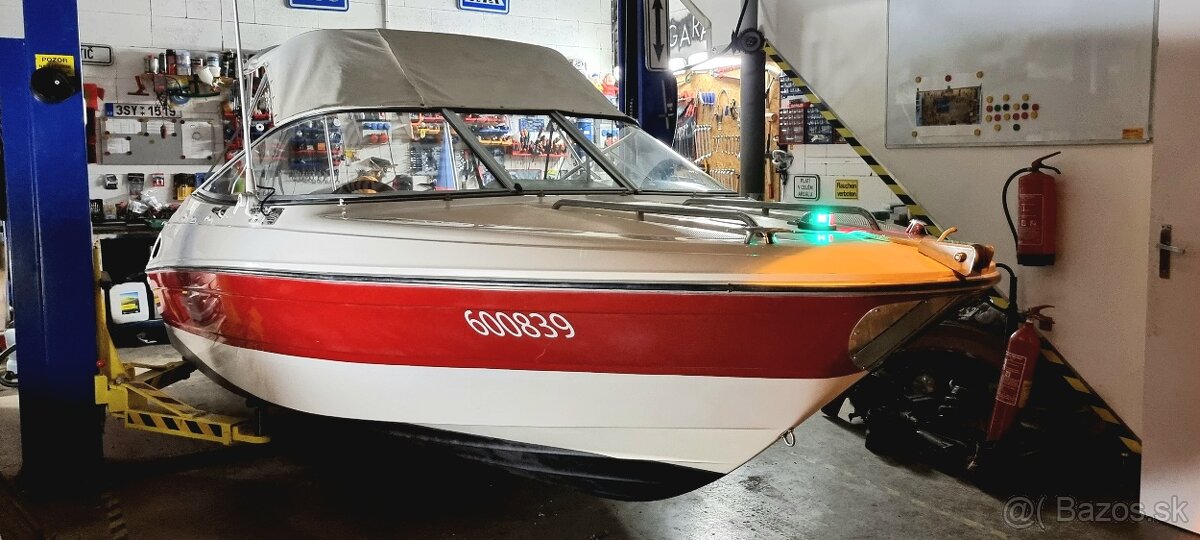 Bayliner 1851SS Capri motorový člun