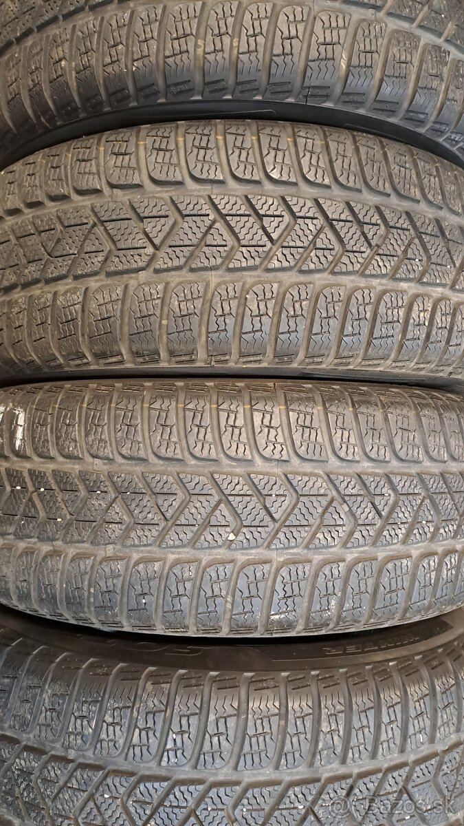Predám 4ks slušné 215/60r16-99H Pirelli