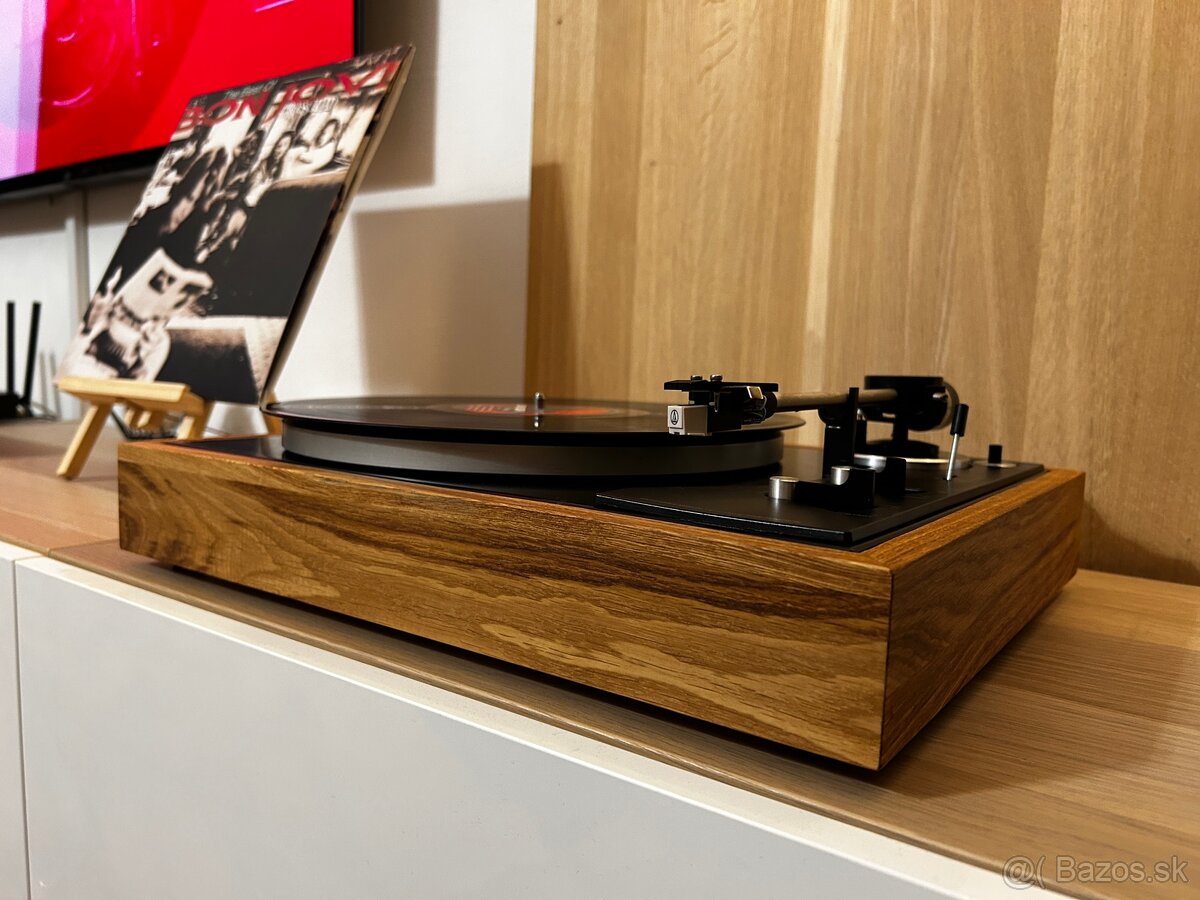 Nový masívny drevený obal na gramofón Tesla