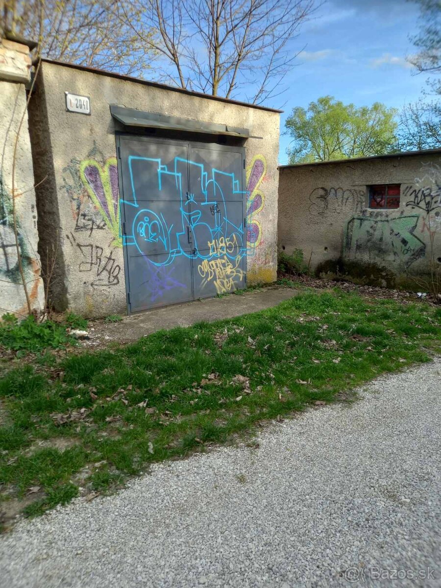 Predaj veľkej garáže v Prievidzi