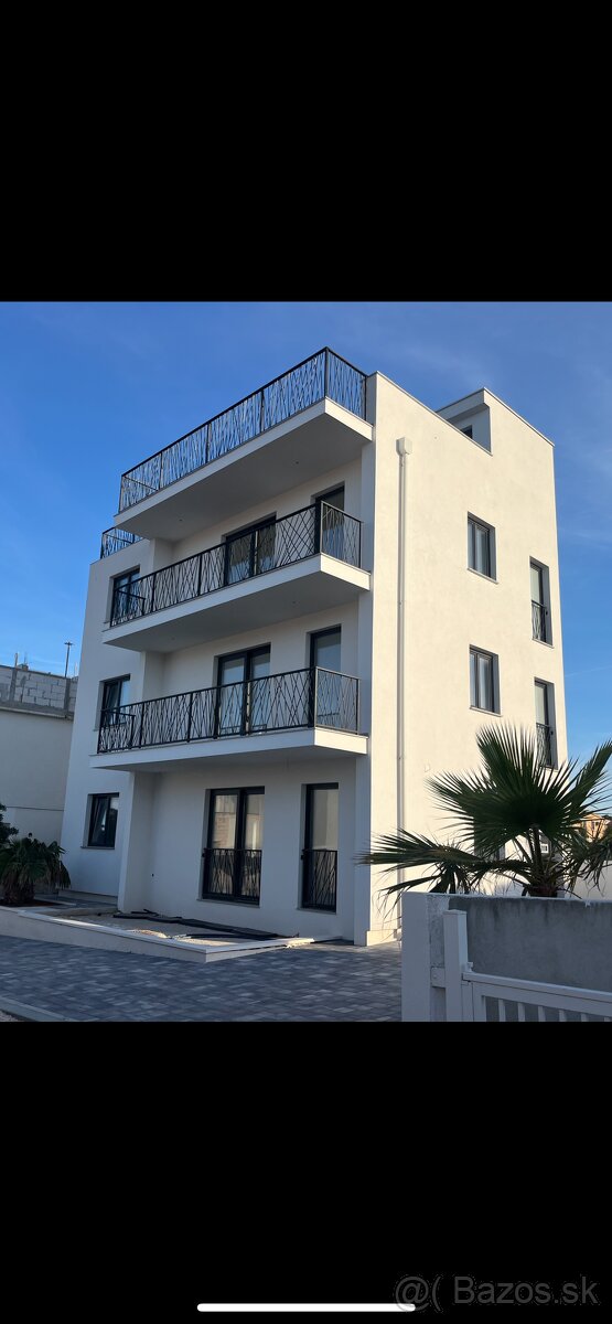 predam apartmanovy dom Chorvatsko VIR