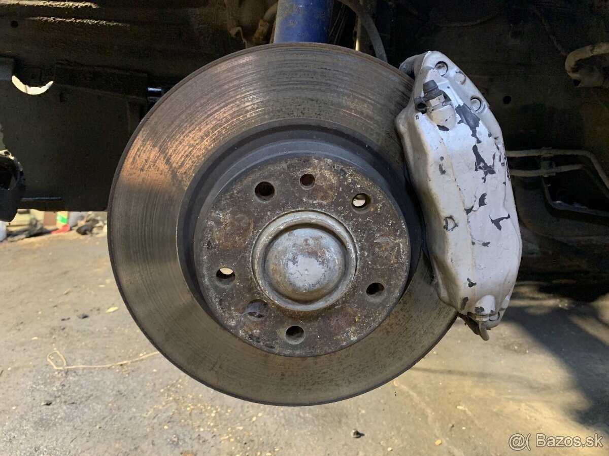 Predam 4 piestove brzdice Brembo