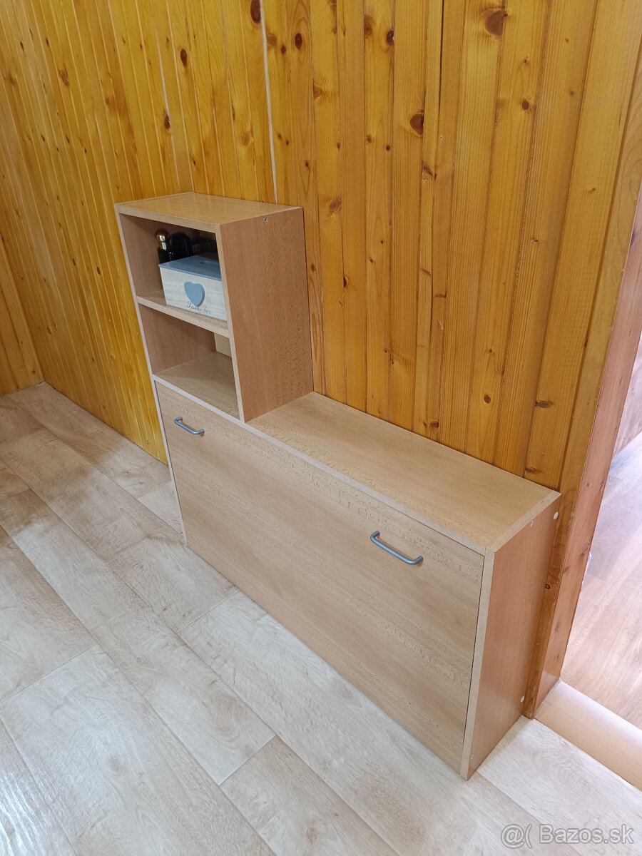 Sklápací botník