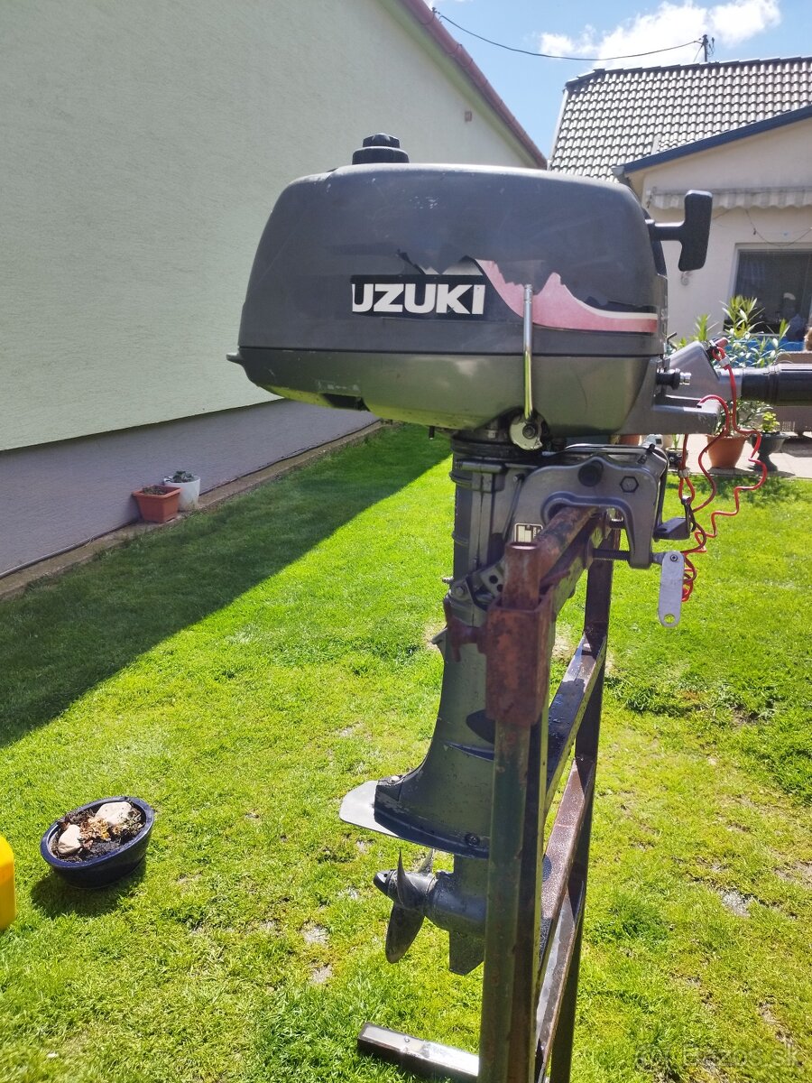 Závesný lodný motor Suzuki DT 4