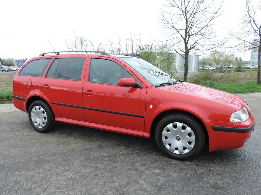 Škoda Octavia Combi Swiss Tour - 1.6MPi 75Kw 102Ps.