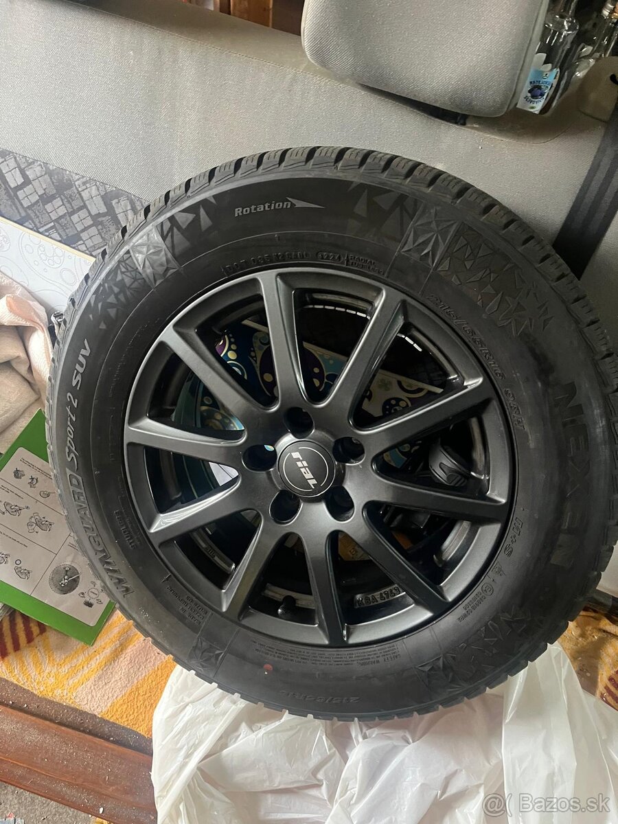 Predám pneumatiky Nexen 215/65 na hliníkových diskoch