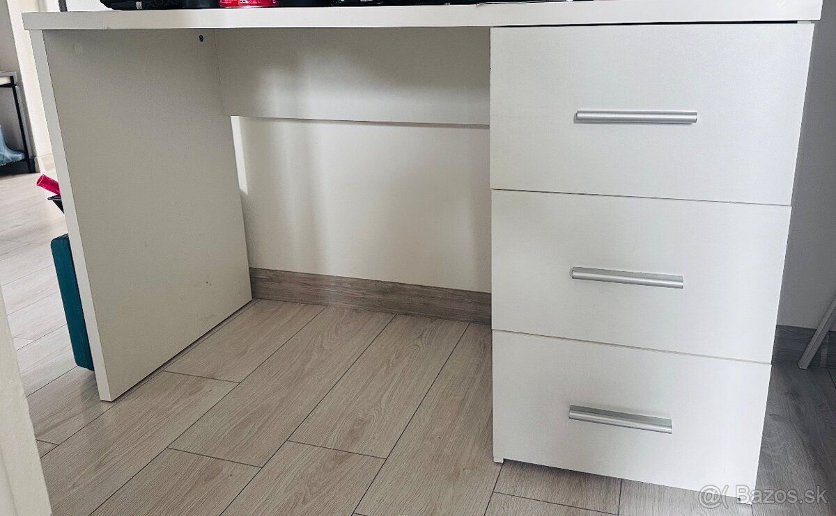 Predám písací stôl