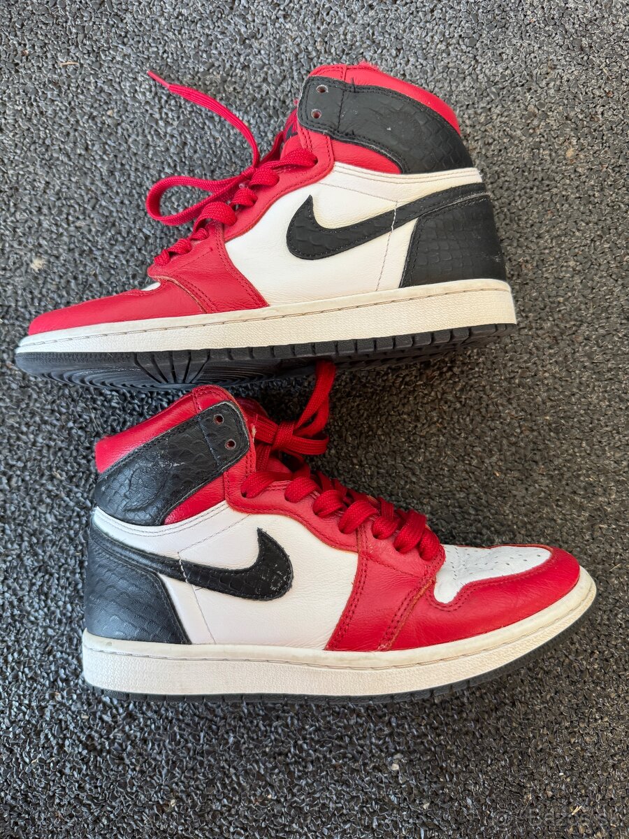 NIKE Jordan 1 mid satin snake