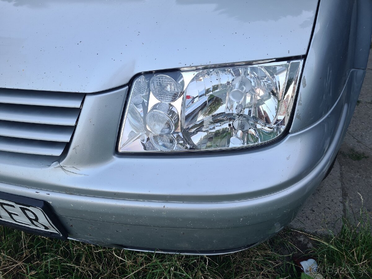 Ľavý svetlomet VW Bora 2002 MK4