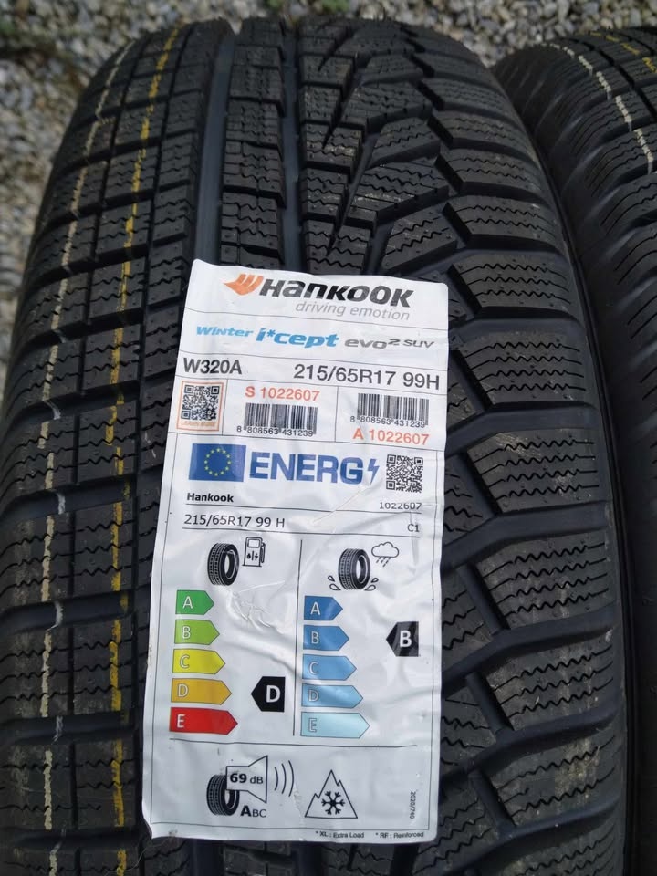 215/65 R 17  zimné pneu.
