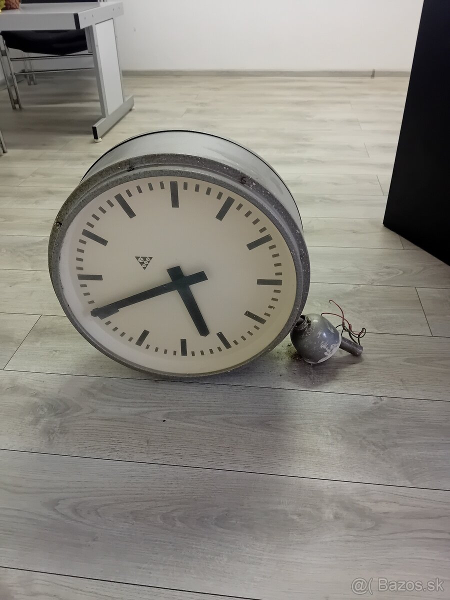 Predám retro obojstranné hodiny