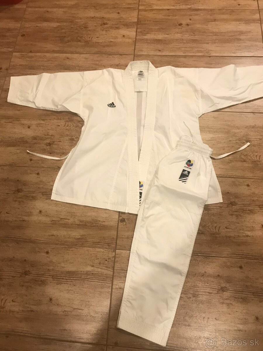 Kimono na karate Adidas.