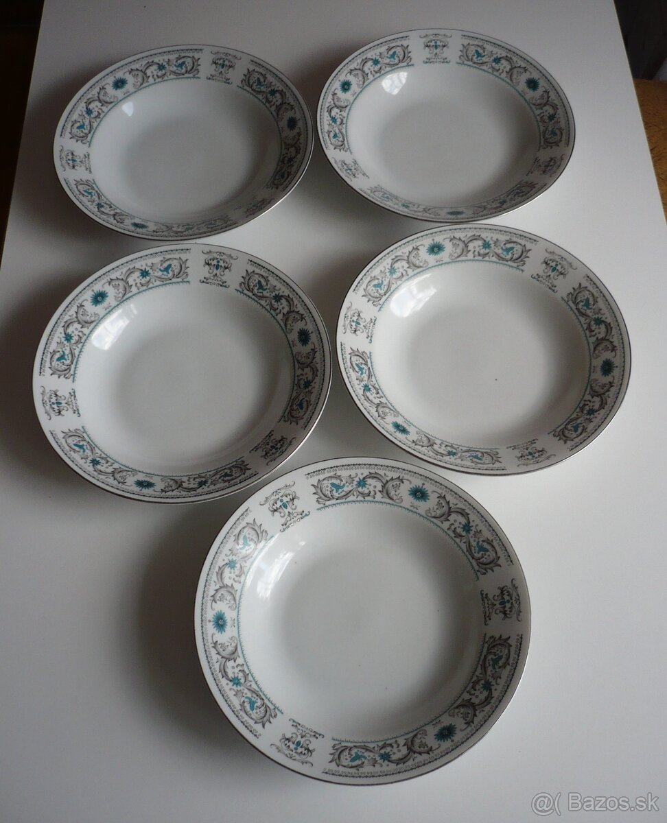 hlboké a dezertné taniere