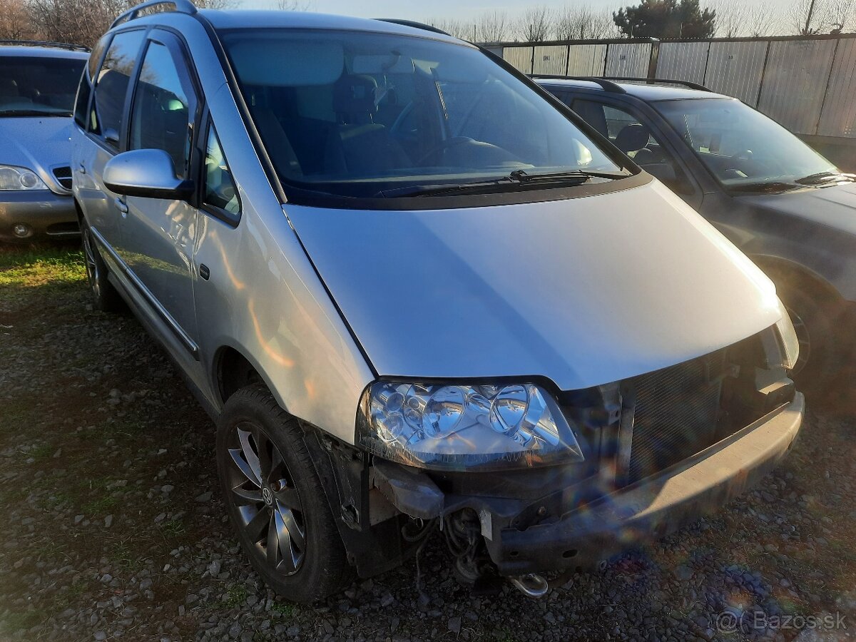 Rozpredam Volkswagen Sharan 1,9 tdi 85kw AUY,strieborna