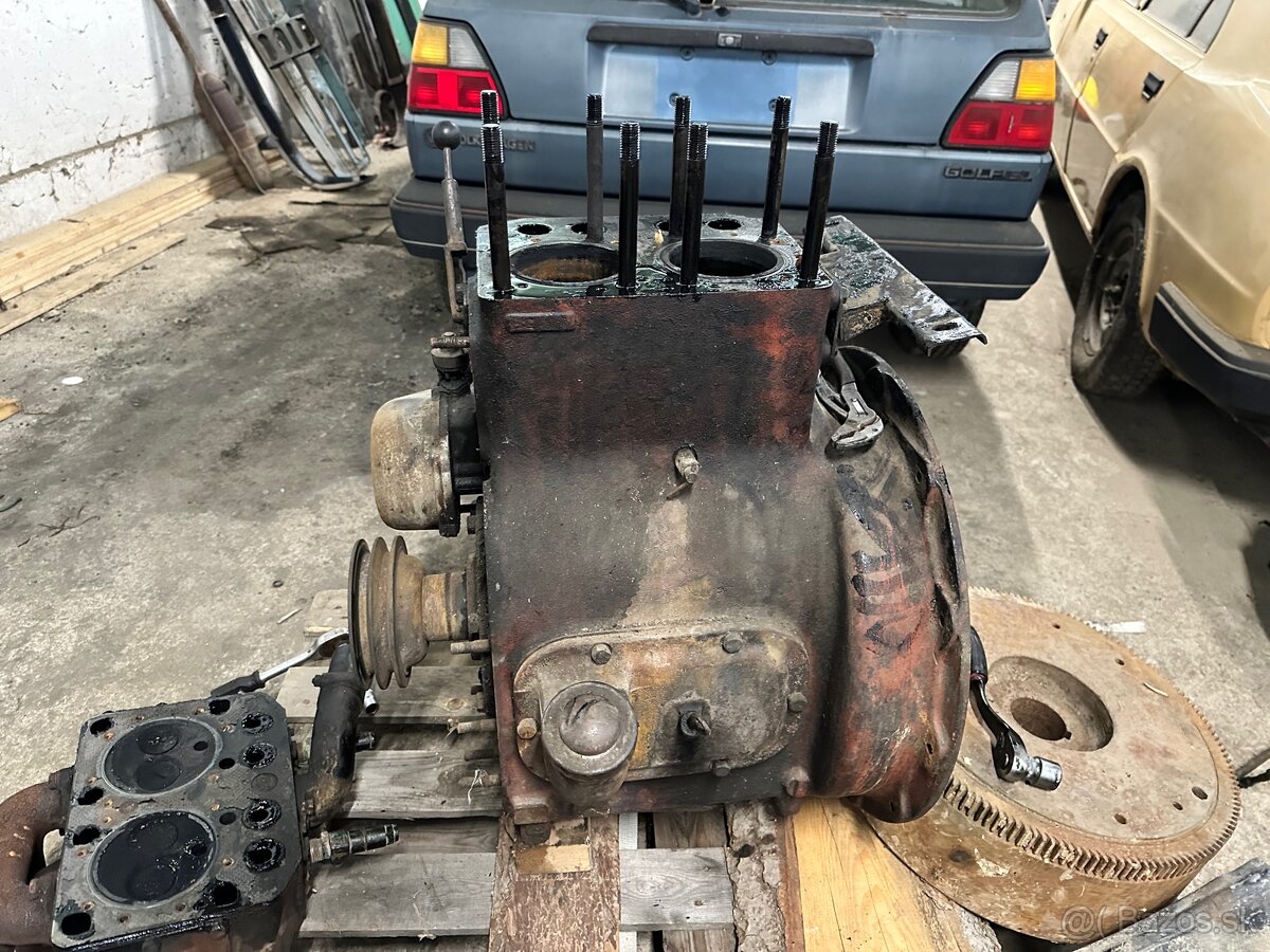 Neprasknutý polmotor Zetor 25