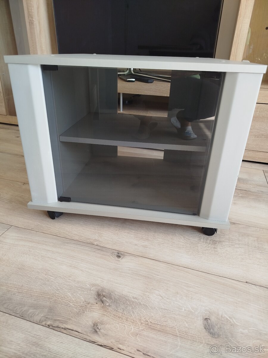Stolik pod TV