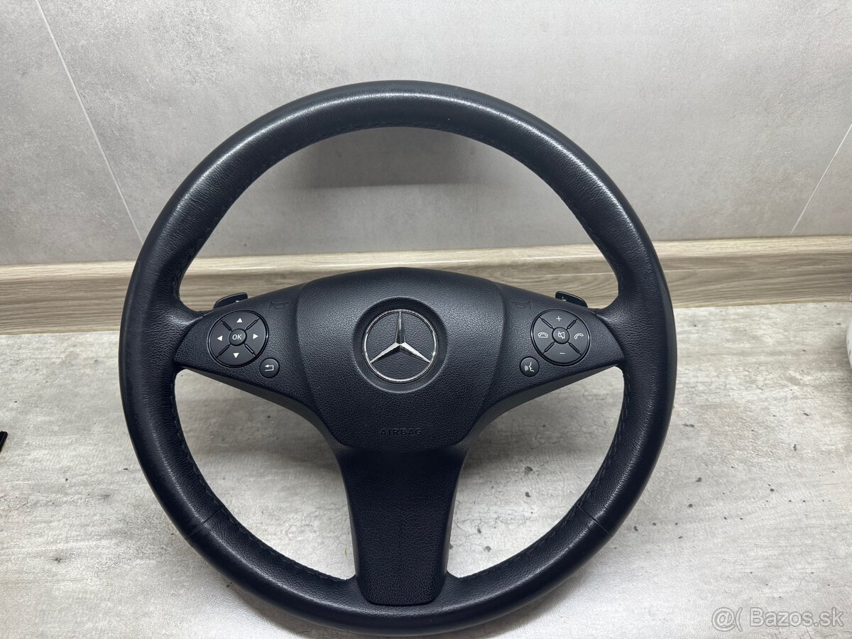 Predam volant Mercedes