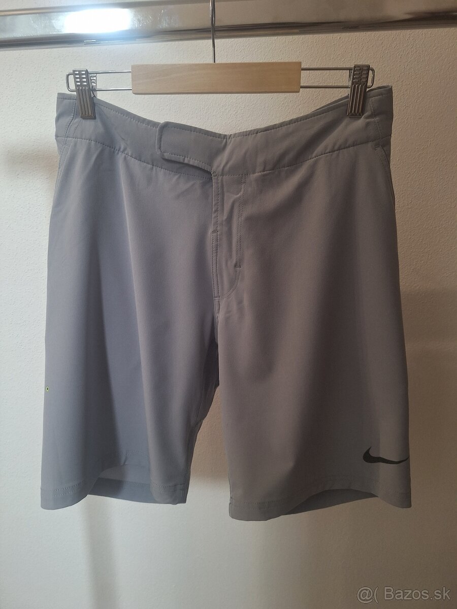 Šedé kraťasy Nike
