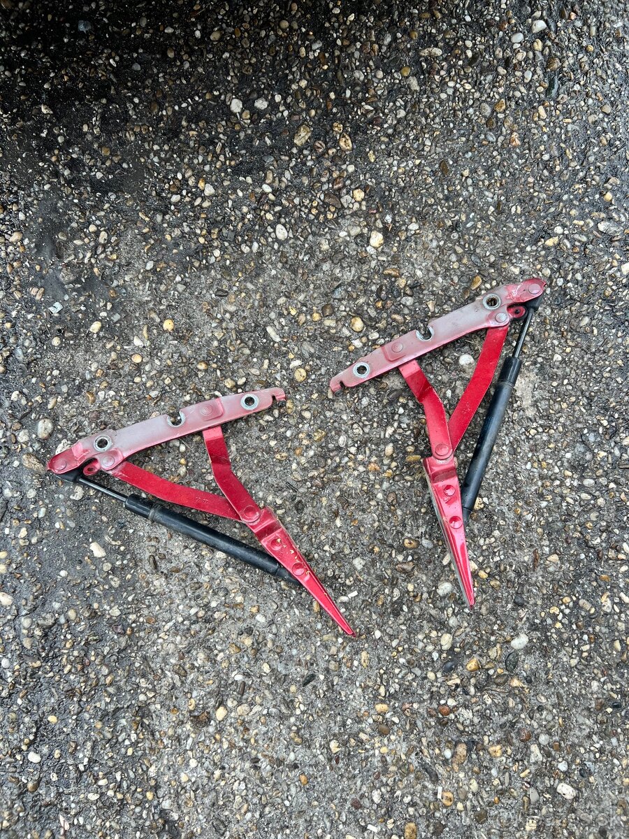 Vzpera a panty na kufor Audi a 4 B7