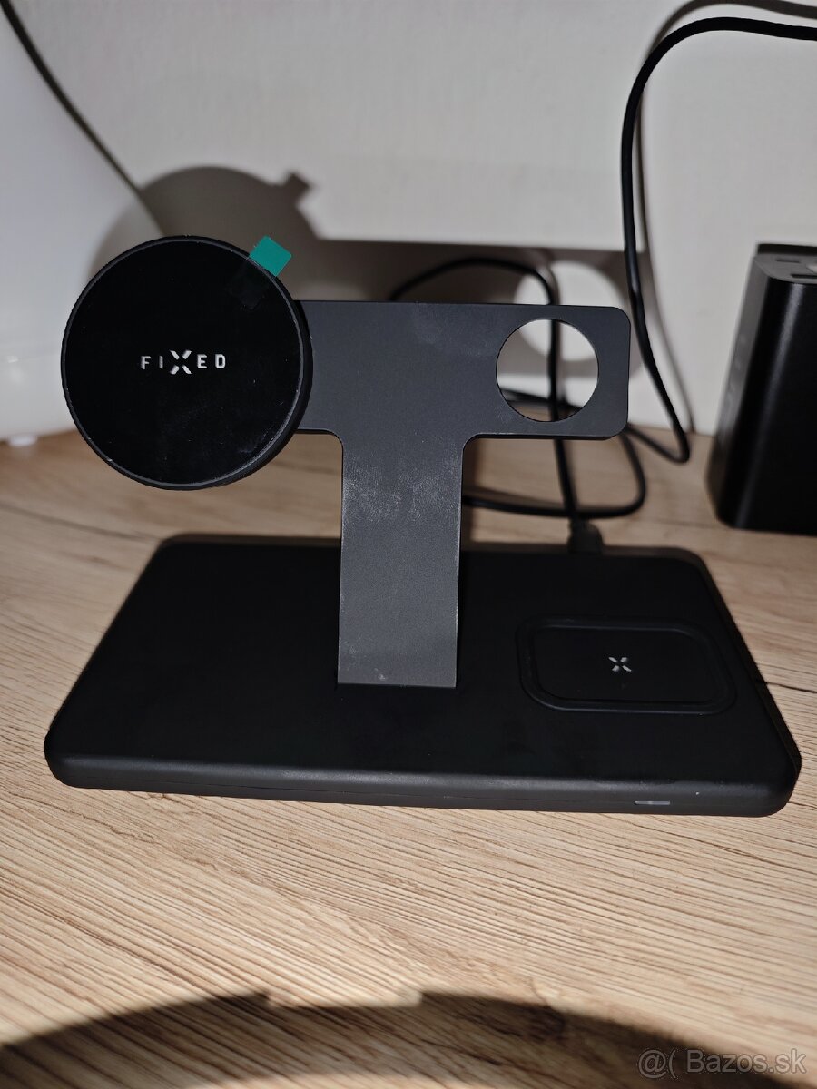 Bezdrôtová nabíjačka FIXED MagPowerstation 3 v 1