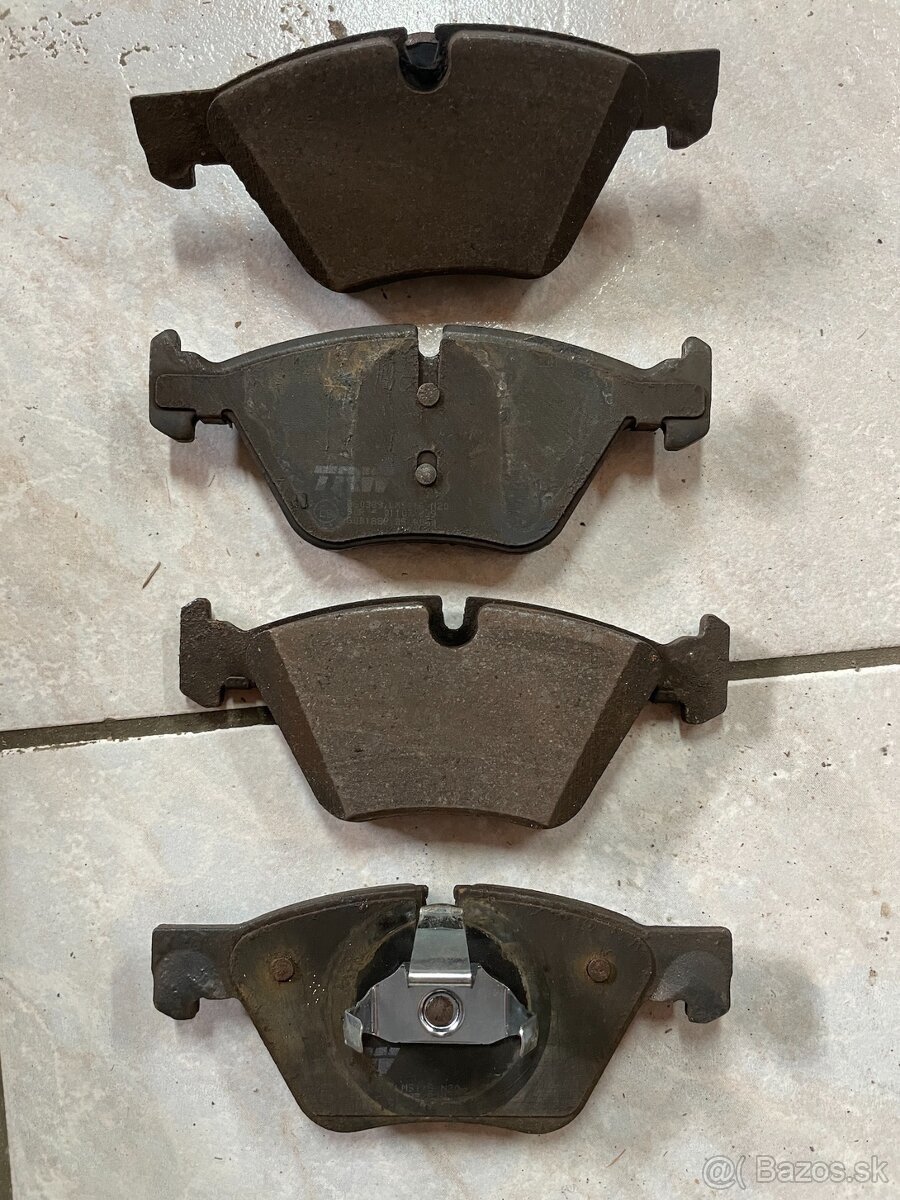 Zadné platničky TRW  GDB1882 BMW F10 520i  520d 525d