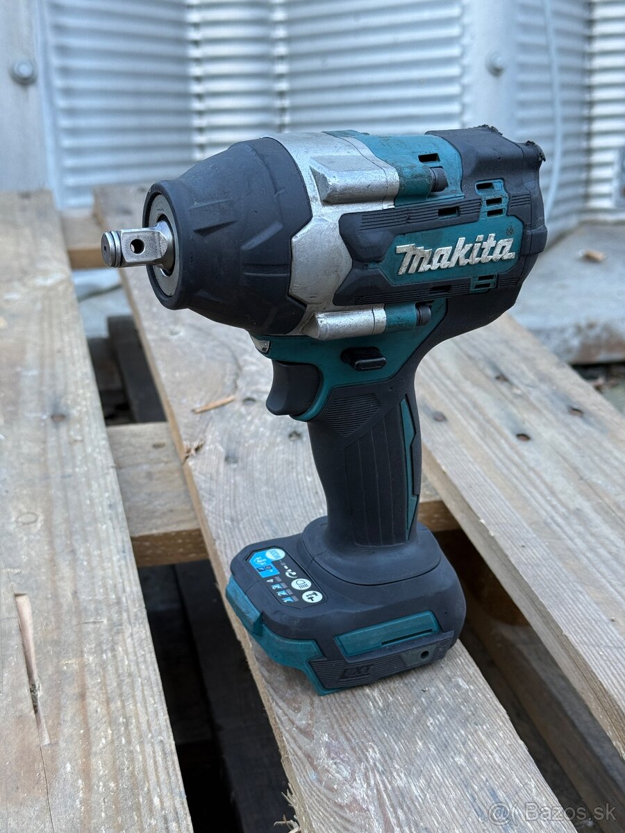 AKU razovy uťahovák Makita