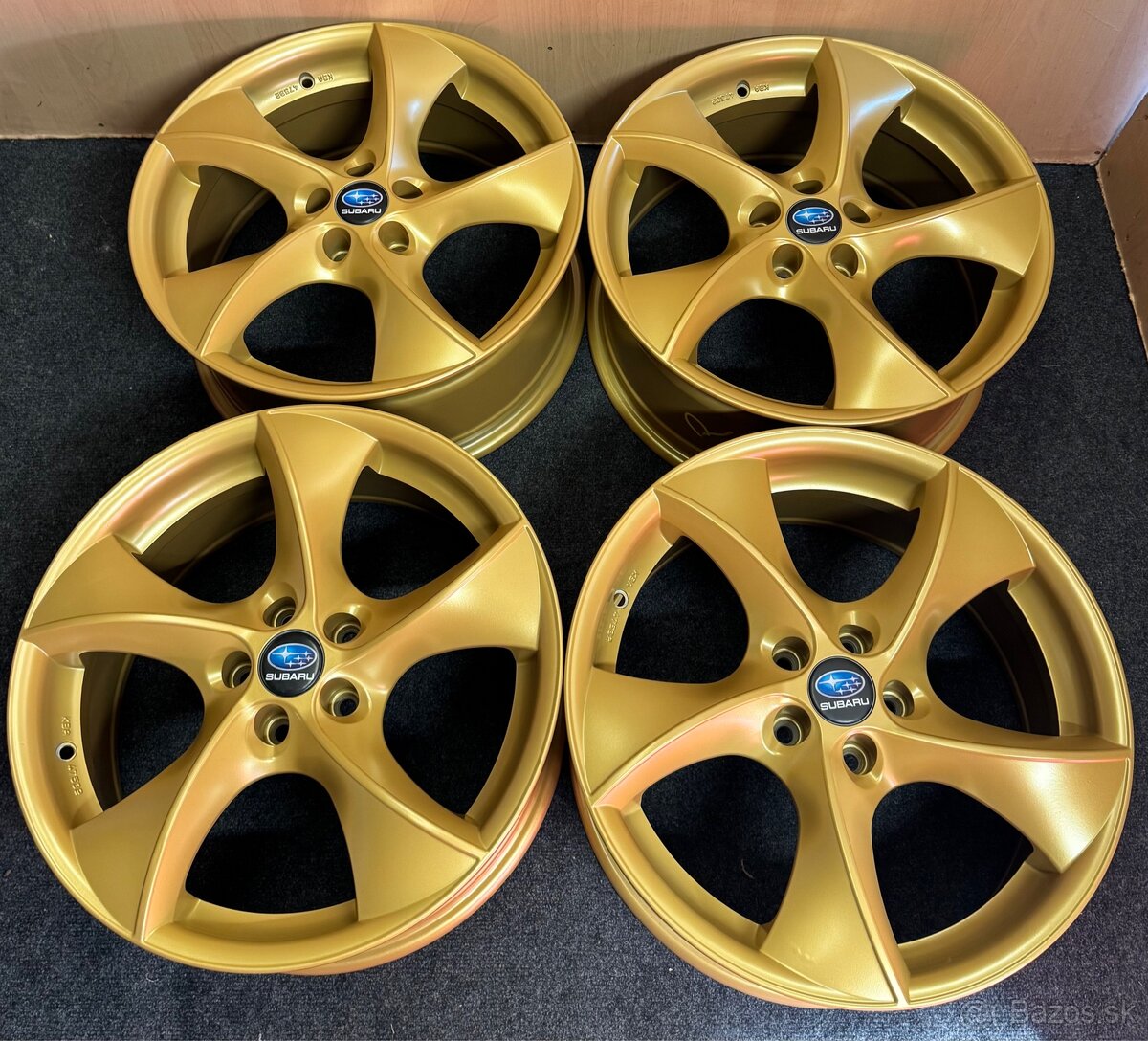 5x100 R17 CMAET 35 v zlatej Subaru farbe