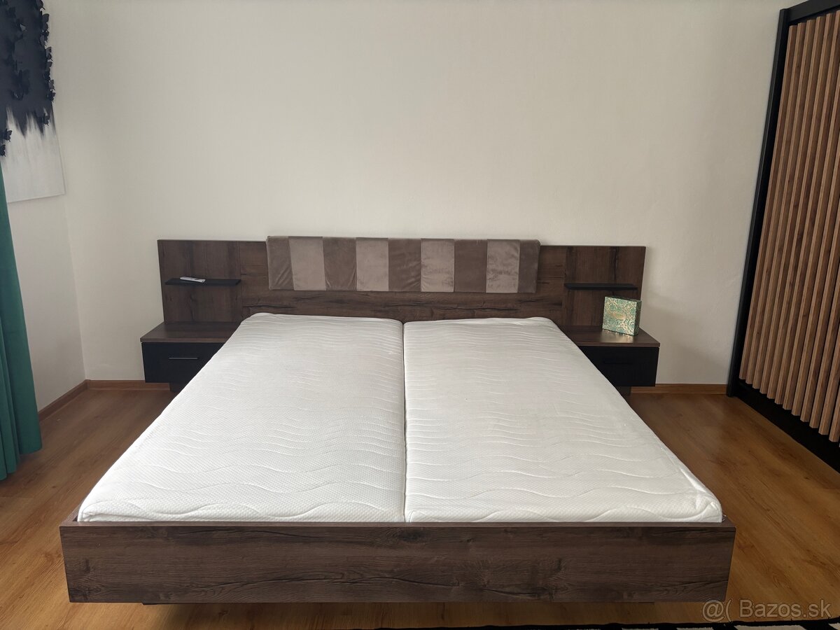 Drevená manželská posteľ 180x200cm