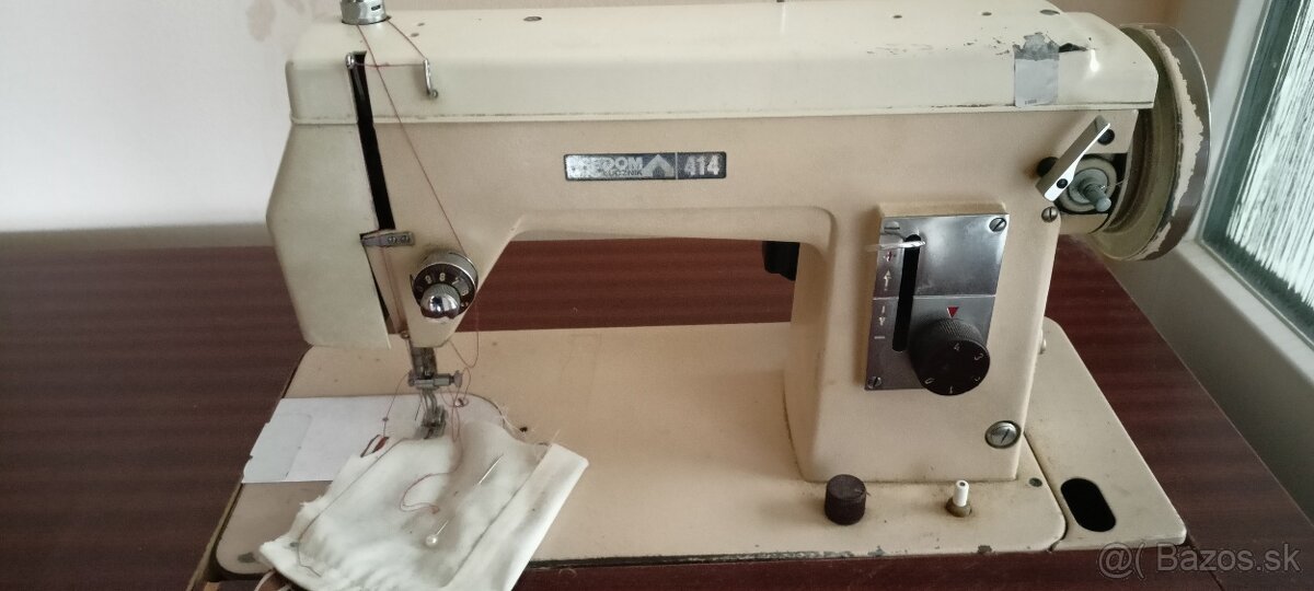 Šijací stroj Lucznik