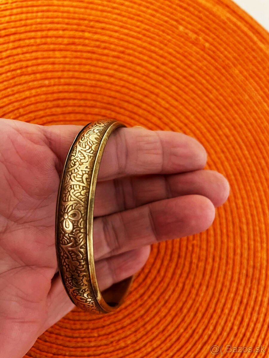 Starožitný gravírovaný náramok